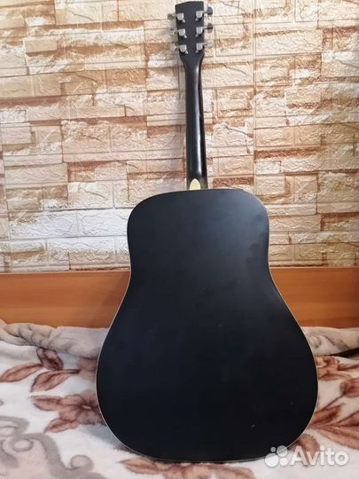Акустическая гитара 