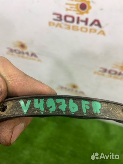 Уплотнитель двери передний правый Volkswagen Golf