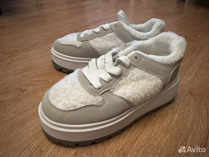 Кроссовки женские