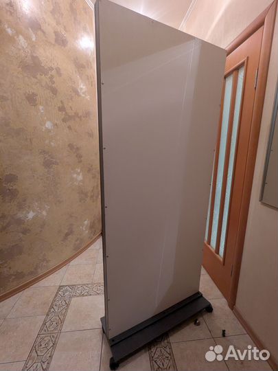 Зеркало напольное на колесах