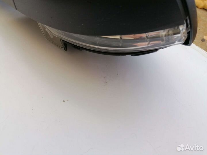 Продам зеркало боковое правое на шкоду октавию б/у