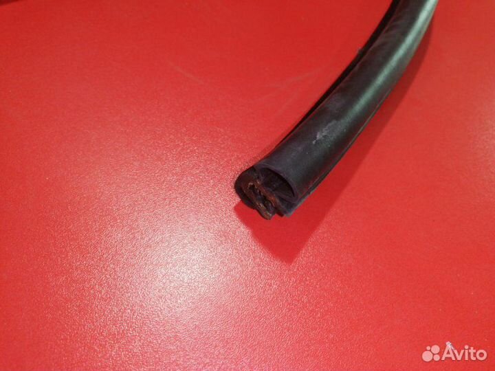 Кузовной уплотнитель задний Land Rover Range Rover