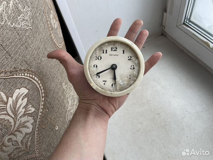 Часы ретро будильник