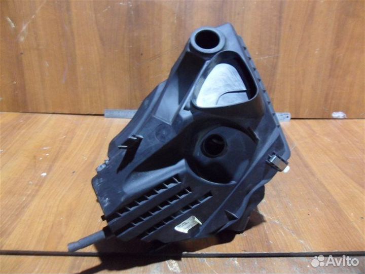 Корпус воздушного фильтра Audi A6 C6 4F BDW 2.4