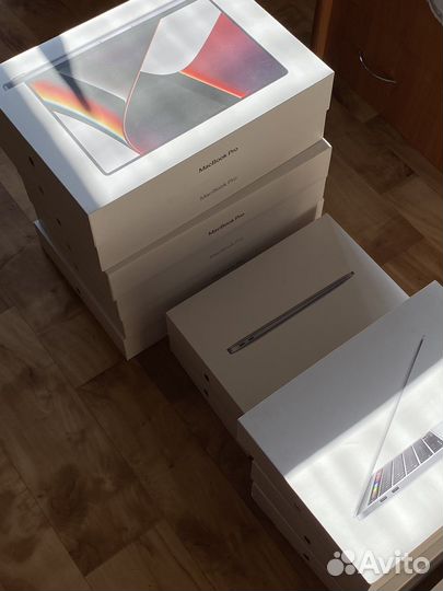 Коробки от MacBook Pro и MacBook Air