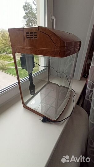 Аквариум с дополнительным оборудованием