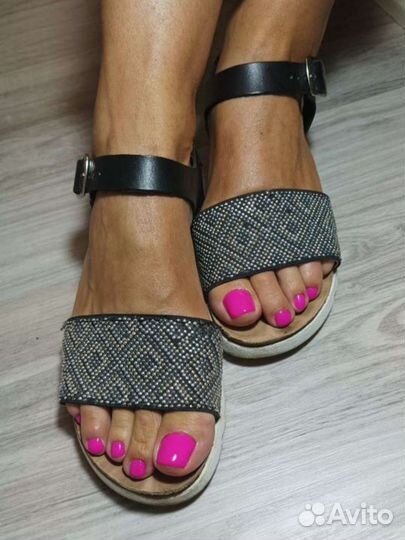 Педикюр с покрытием и без