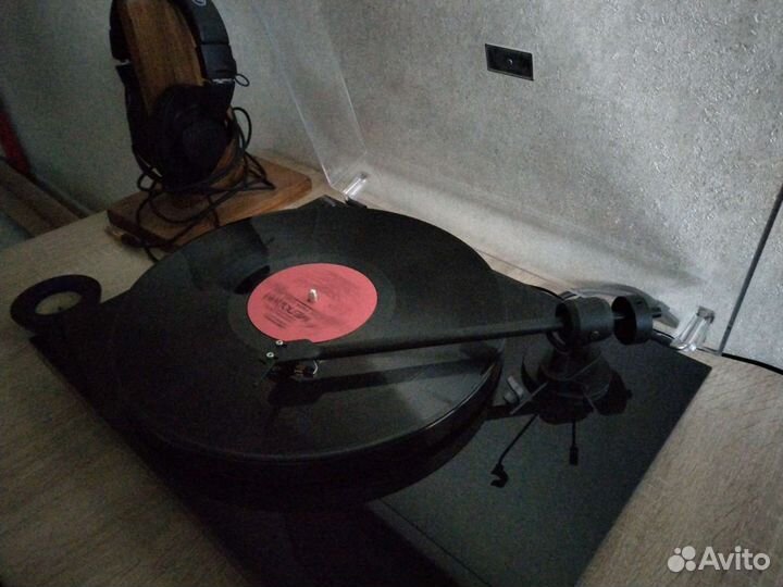 Виниловый проигрыватель PRO-ject