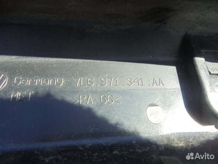 Обшивка двери багажника правая Volkswagen Touareg