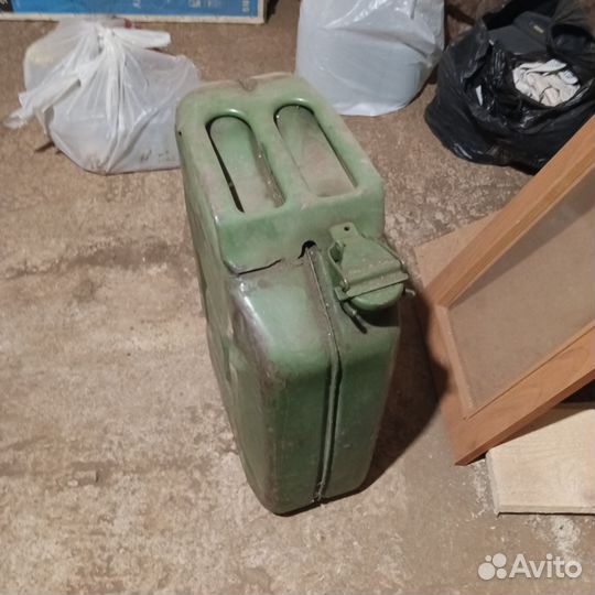 Канистры металлические 20 литров