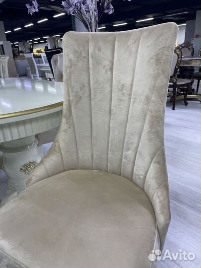 Столы и стулья