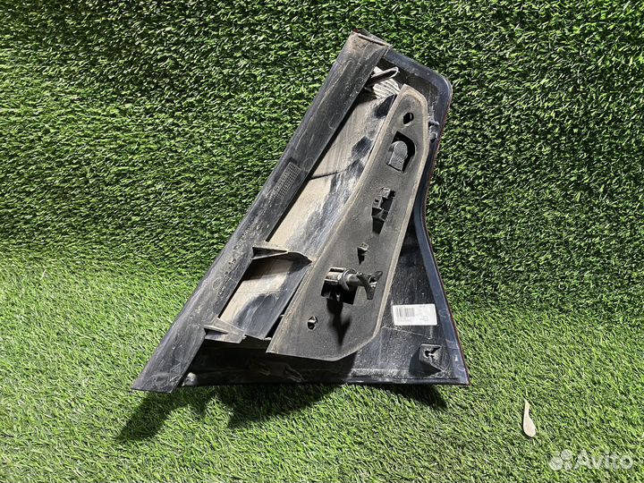 Фонарь задний левый renault sandero 1