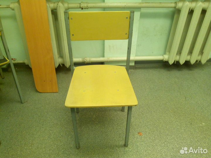 Школьная парта и стул