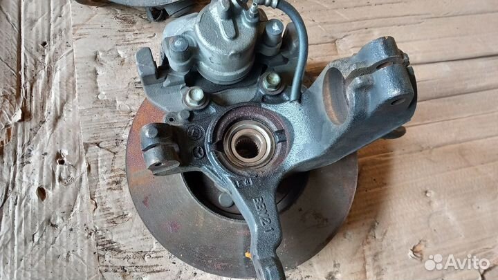 Mazda 3 BL поворотный кулак передн правый 2008-13г