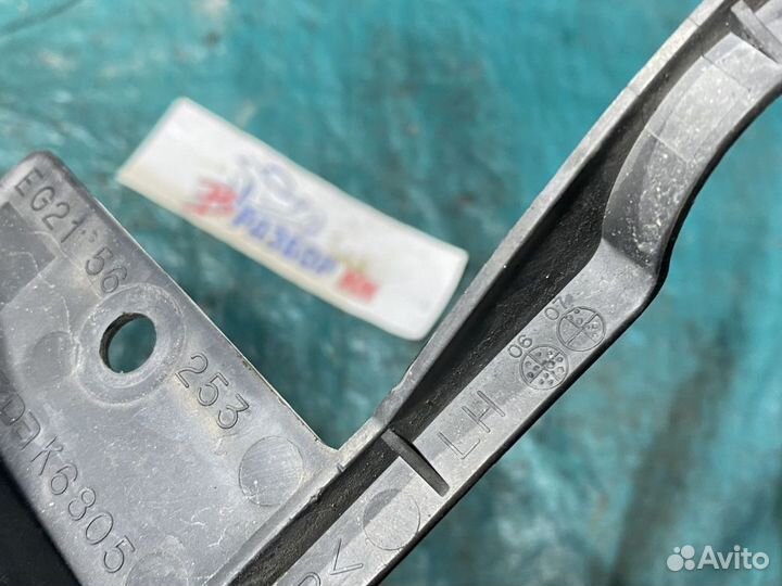 Дефлектор радиатора левый Mazda CX-7 I (2006—2009)