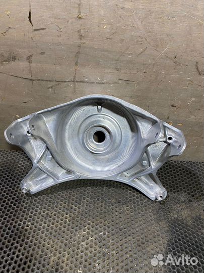 Кронштейн переднего амортизатора правый Audi Q5 8R