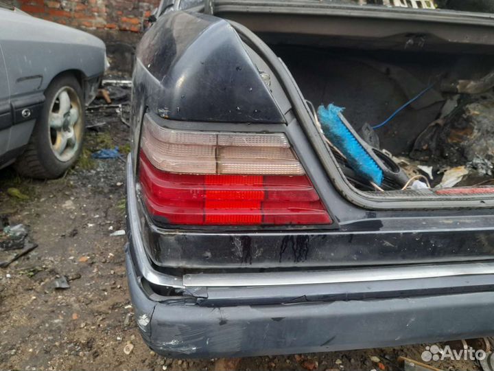 Задние фонари на mercedes 124 кузов