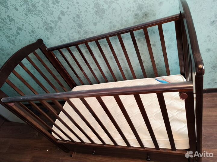 Детская кроватка с маятником Можга