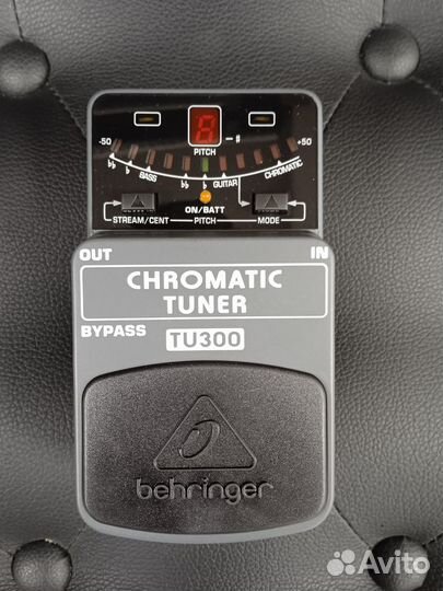 Педаль тюнер Behringer TU300 новый