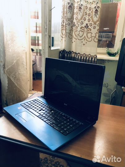 Acer 7750 intel core i3-2330M/17,3/Radeon 2gb