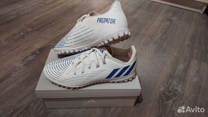 Футбольные бутсы adidas predator