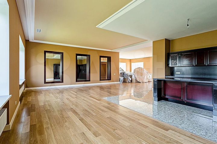 Дом 577 м² на участке 16 сот.