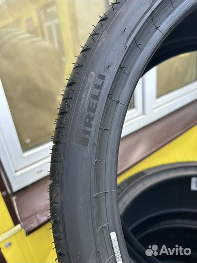 Pirelli P Zero PZ4 315/30 R23 и 275/35 R23 111Y