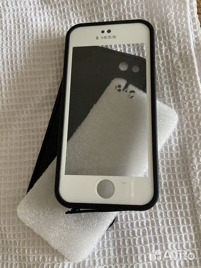 Чехлы на iPhone 5 5s se