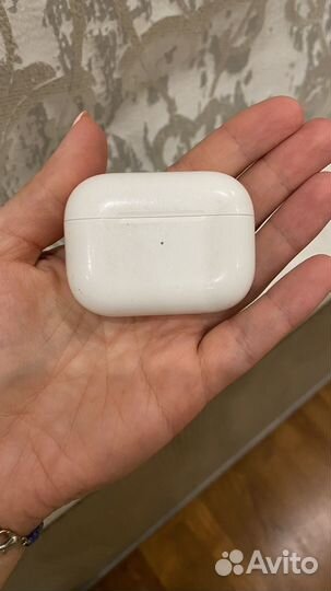 Правый наушник с кейсом Airpods pro 1