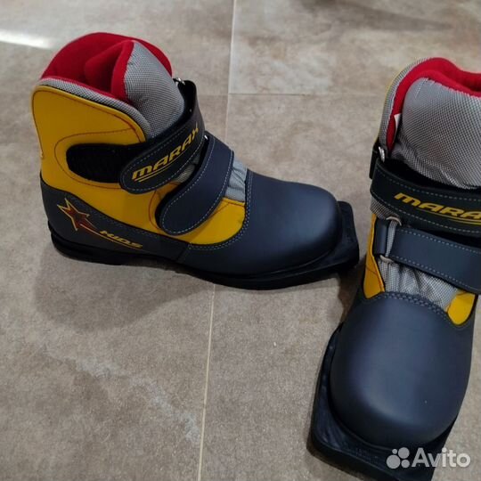 Лыжные ботинки