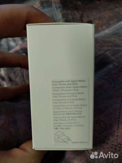 Адаптер iPad, кабель зарядки iPhone