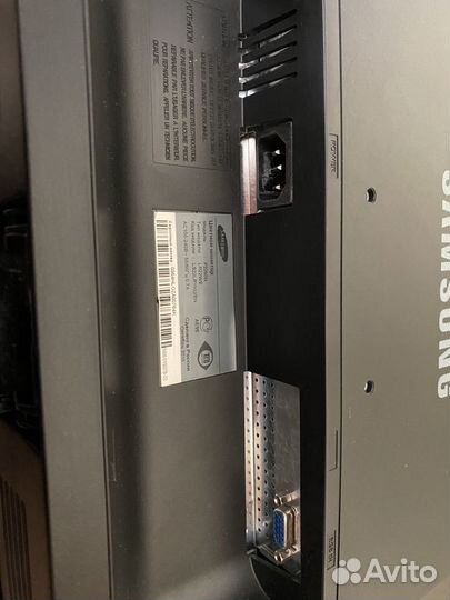 Монитор Samsung L2250N