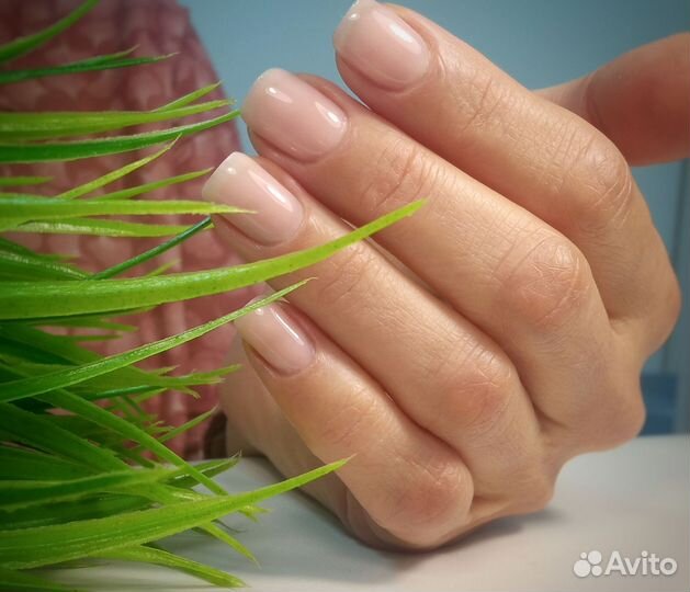 Мастер маникюра.Модель на маникюр.Гель-лак