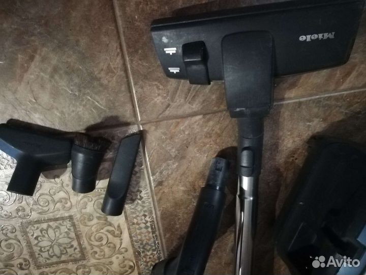 Запчасти пылесоса miele -щётки,корпус,фильтр