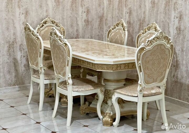 Стол и стулья