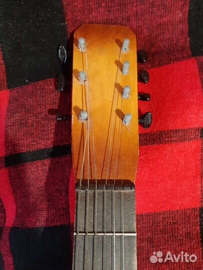Акустическая гитара