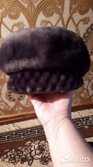 Берет женский зимний мутоновый