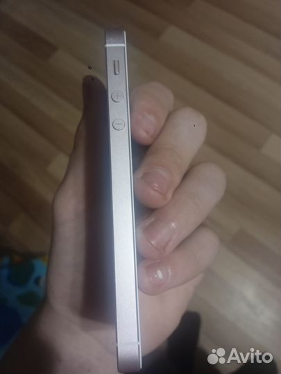 iPhone SE, 32 ГБ
