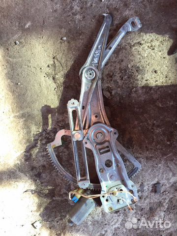 Передний левый стеклоподьемник на мерс W163