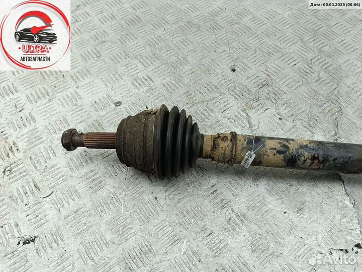 Полуось передняя правая б/у Volkswagen Golf-3