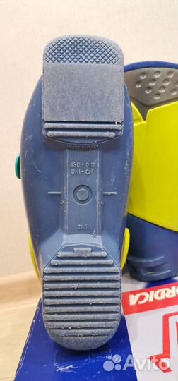 Горнолыжные ботинки и маска