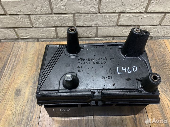 Lexus LS460L Крепление акб