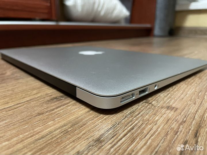 Apple MacBook Air 13 2017 8gb, новая АКБ