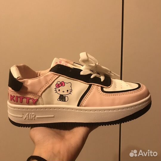 Кроссовки с Hello Kitty
