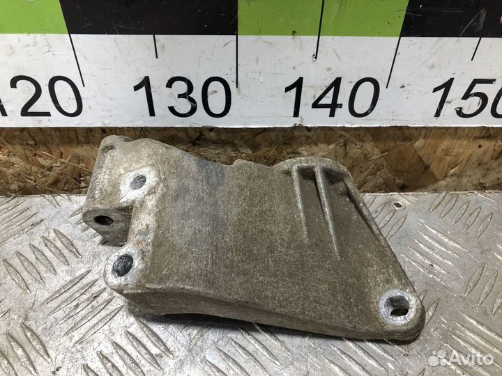 Кронштейн генератора Opel Zafira A