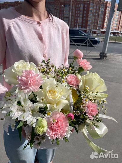 Букет из ажурных роз с эвкалиптом