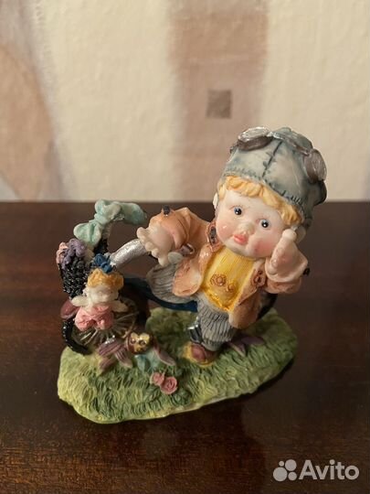 Фигурка мальчик на велосипеде