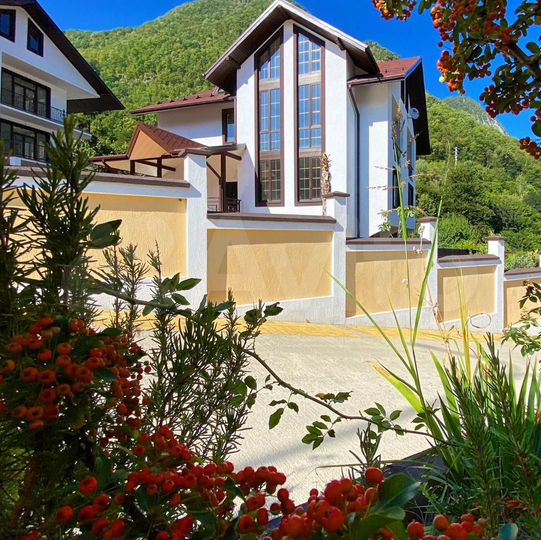 Дом 220 м² на участке 7 сот.