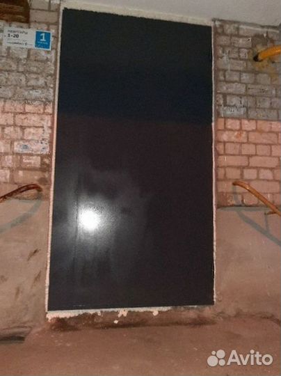 Металлическая перегородка/кладовка с дверью