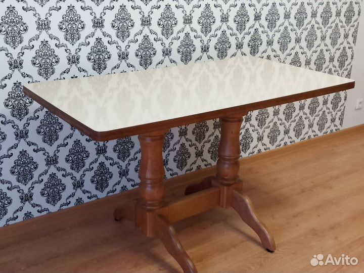 Стол обеденный